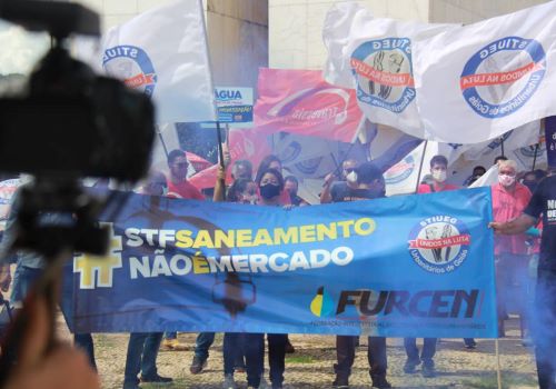Sindicatos fazem ato em frente ao STF contra o desmonte das empresas públicas de saneamento