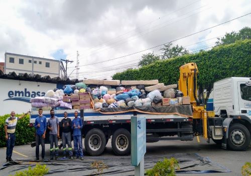 Trabalhadores (as) da Embasa de Feira de Santana fazem doações para os (as) atingidos (as) pelas enchentes no sul da Bahia 